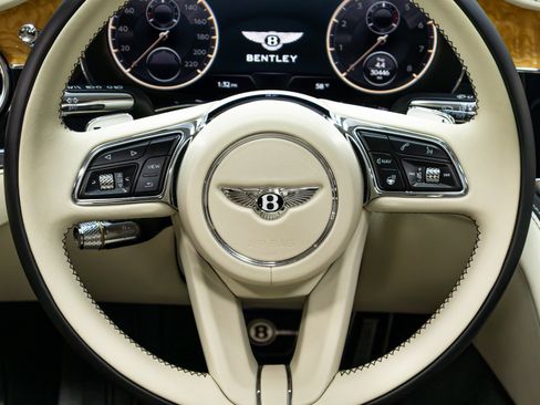 Used 2021 Bentley Flying Spur W12 image 72