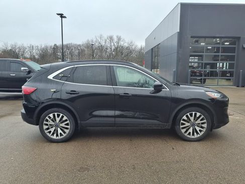 Used 2022 Ford Escape Titanium w/ Class II Trailer Tow Package AWD/4WD image 3