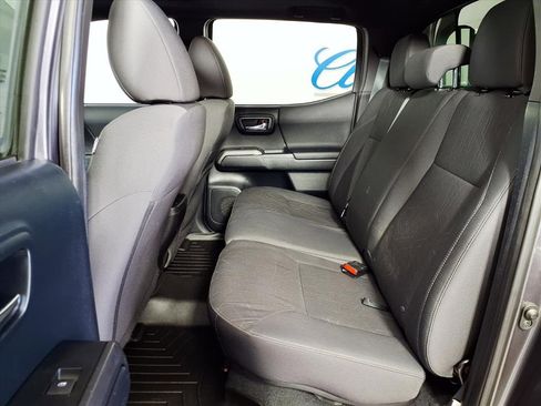 Used 2016 Toyota Tacoma TRD Sport image 19