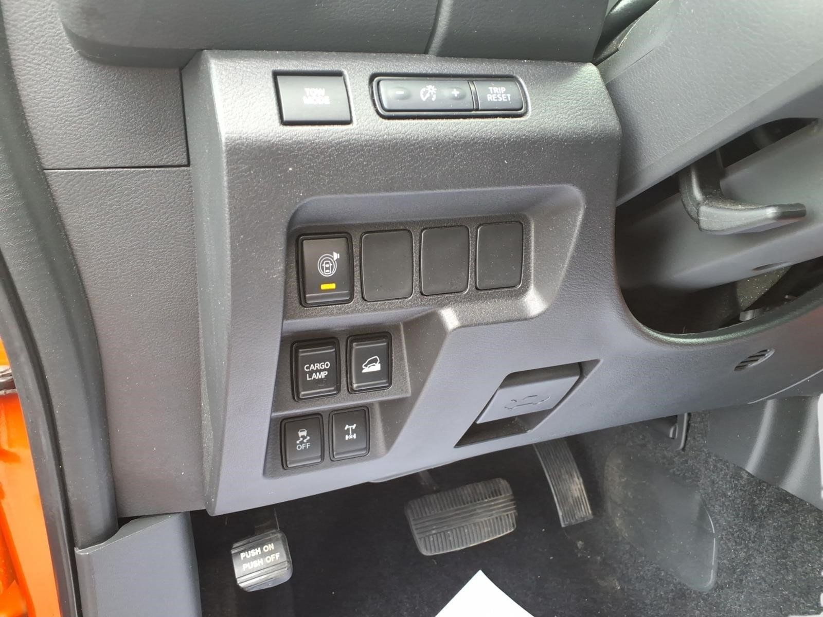 Used 2025 Nissan Frontier PRO-4X AWD/4WD image 18
