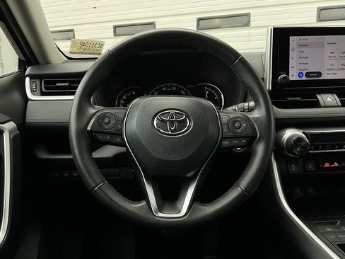 Used 2025 Toyota RAV4 XLE image 33