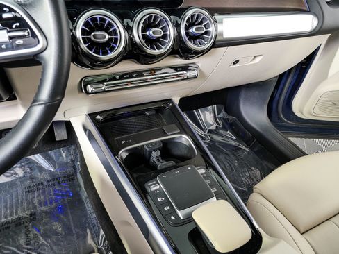 Used 2021 Mercedes-Benz GLB 250 4MATIC image 16