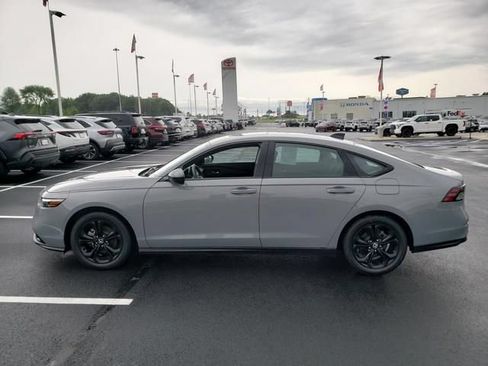 Used 2025 Honda Accord SE image 8