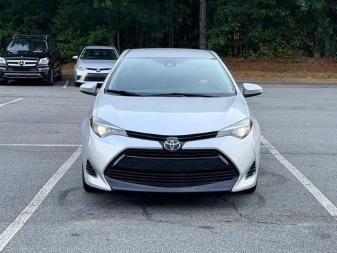 Used 2017 Toyota Corolla LE FWD image 2