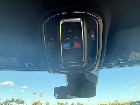 Certified 2025 Jeep Grand Cherokee Limited w/ Black Appearance Package image 13