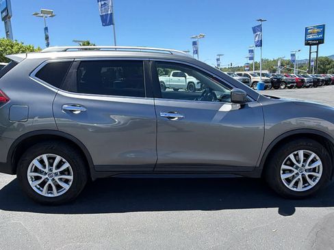 Used 2020 Nissan Rogue SV FWD image 4