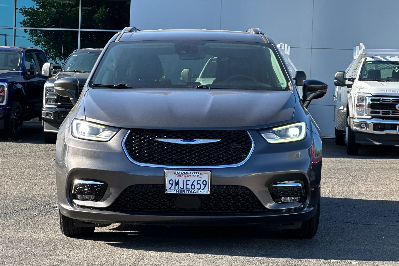 Used 2021 Chrysler Pacifica Touring-L FWD image 9