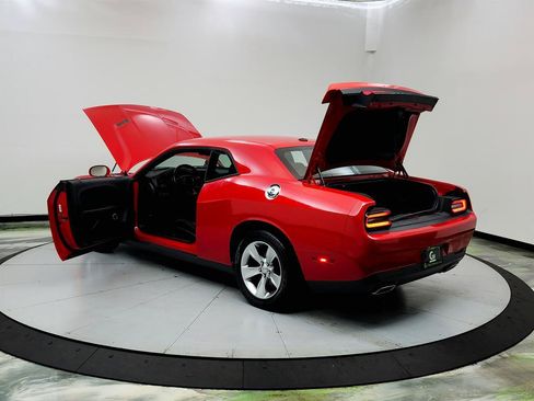 Used 2021 Dodge Challenger SXT RWD image 12