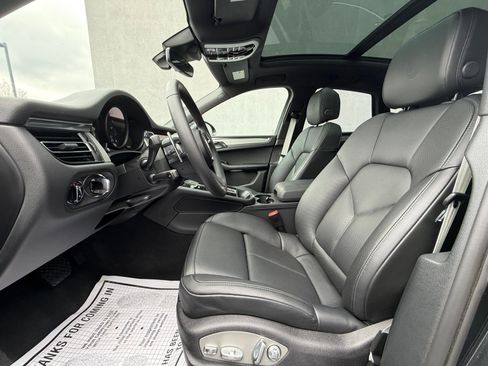Certified 2025 Porsche Macan AWD/4WD image 5