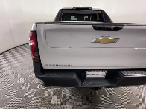 New 2025 Chevrolet Silverado EV LT image 10