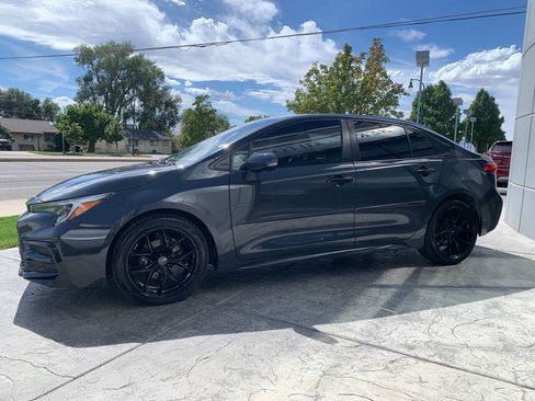 Used 2023 Toyota Corolla SE 4dr Sedan image 4