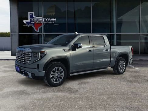 Used 2025 GMC Sierra 1500 Denali w/ Technology Package AWD/4WD image 7