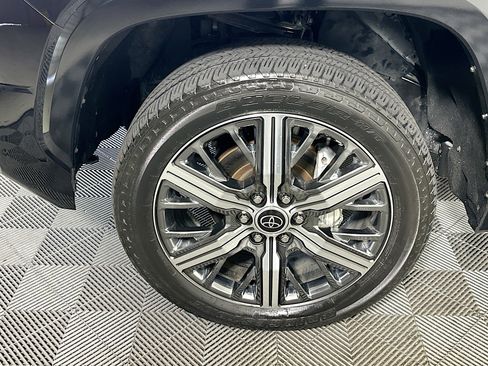 Used 2022 Toyota Tundra Capstone image 11