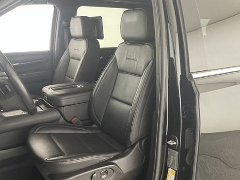 Used 2023 GMC Yukon XL Denali image 33