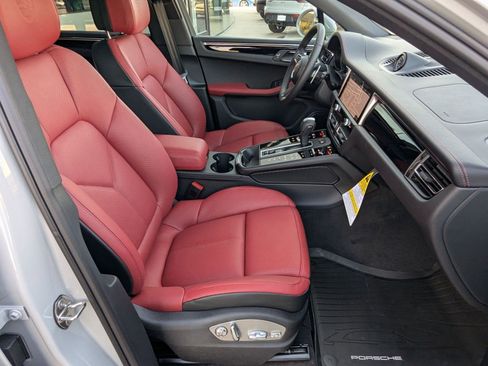 New 2026 Porsche Macan AWD/4WD image 25