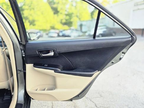 Used 2012 Toyota Camry LE image 20