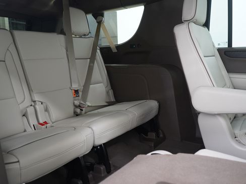 Used 2025 GMC Yukon XL Denali w/ Denali Reserve Package AWD/4WD image 13
