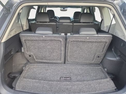 Used 2021 Volkswagen Tiguan SE w/ Panoramic Sunroof Package FWD image 34