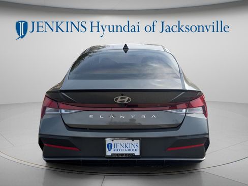 Used 2026 Hyundai Elantra Sport image 6