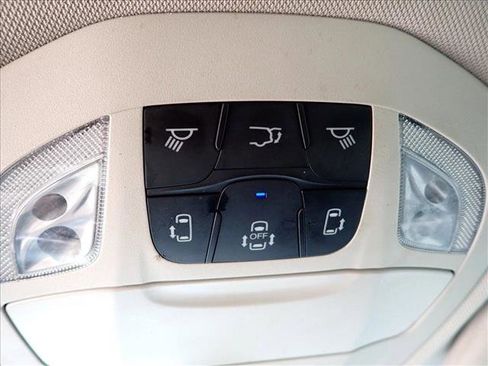 Used 2021 Chrysler Voyager Lxi FWD image 23