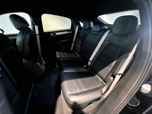 Used 2023 Porsche Cayenne Platinum Edition image 30