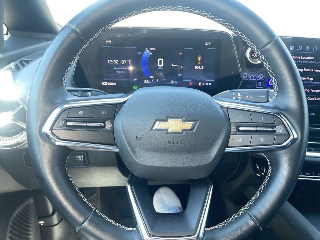 Used 2026 Chevrolet Equinox EV LT w/ Comfort Package AWD/4WD image 17