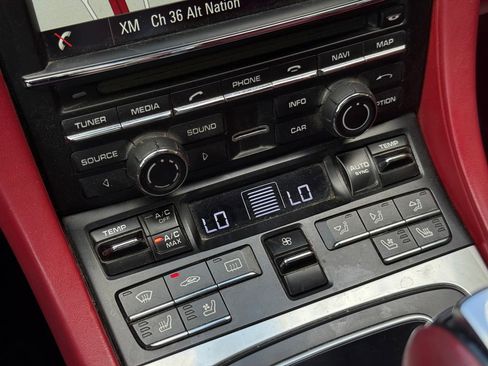 Used 2014 Porsche 911 Turbo image 22