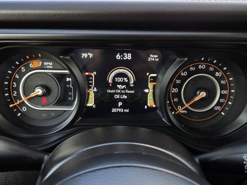 Used 2025 Jeep Wrangler Unlimited Rubicon image 2