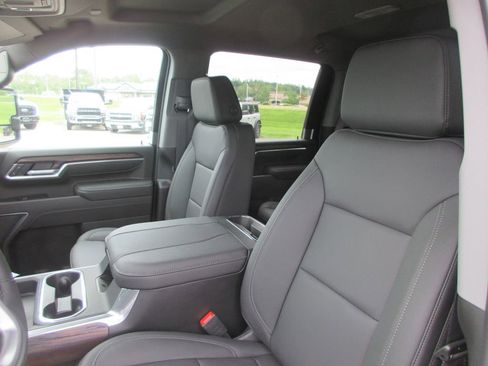 New 2026 GMC Sierra 2500 SLT w/ SLT Premium Package AWD/4WD image 13