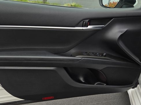 Certified 2021 Toyota Camry SE image 9