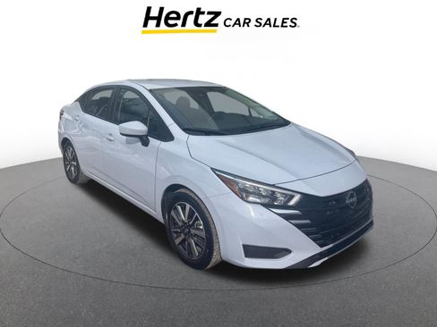 Used 2025 Nissan Versa SV image 1