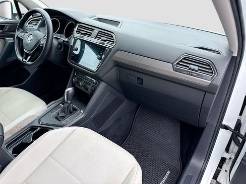 Used 2019 Volkswagen Tiguan SE FWD image 35