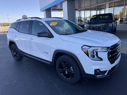 Used 2022 GMC Terrain AT4 image 7