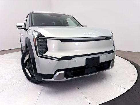 Certified 2024 Kia EV9 Light Long Range RWD image 6