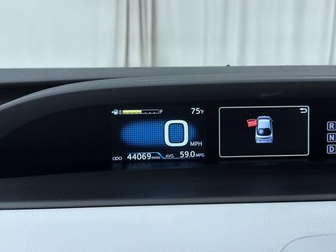 Used 2017 Toyota Prius Four FWD image 23