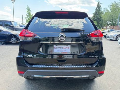 Used 2017 Nissan Rogue SV w/ Sun & Sound Touring Package AWD/4WD image 7