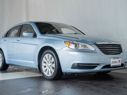 Used 2014 Chrysler 200 LX image 1