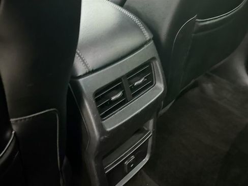 Used 2018 Ford Edge Titanium image 25