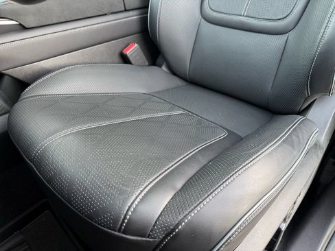 Used 2025 INFINITI QX80 Sensory AWD/4WD image 23