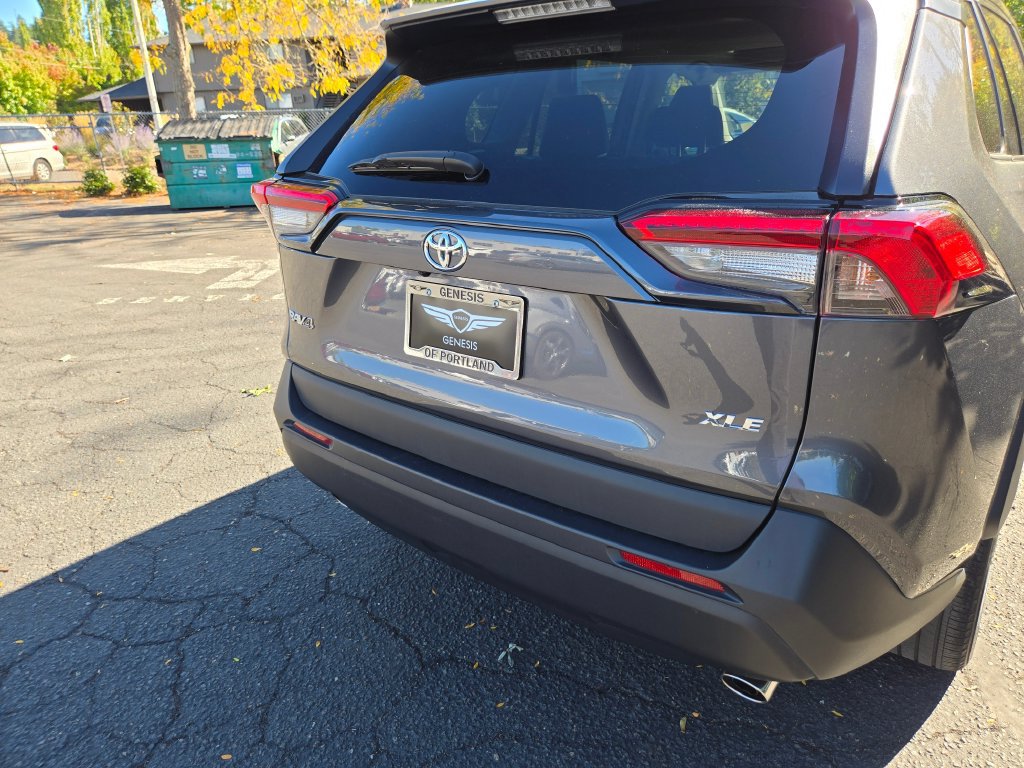 Used 2021 Toyota RAV4 XLE Premium FWD image 14