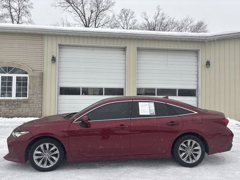 Used 2022 Toyota Avalon XLE image 7