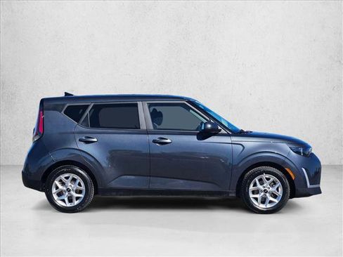 Used 2023 Kia Soul LX w/ LX Technology Package image 4