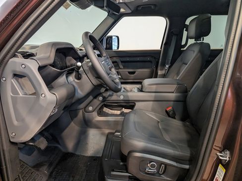 New 2026 Land Rover Defender 130 X-Dynamic SE image 10