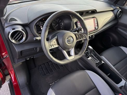Used 2021 Nissan Kicks SR w/ SR Premium Package FWD image 9
