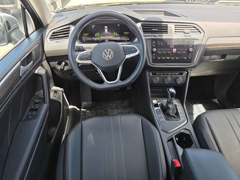 Used 2024 Volkswagen Tiguan SE image 20