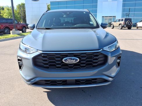 Certified 2023 Ford Escape ST-Line Select AWD/4WD image 8