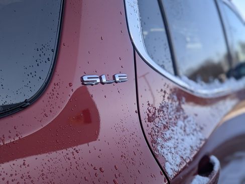 Used 2023 GMC Acadia SLE w/ Driver Convenience Package image 14