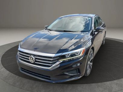 Used 2021 Volkswagen Passat 2.0T SE w/ Luggage Net & Mats Package