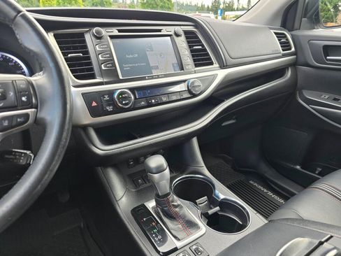 Used 2019 Toyota Highlander SE AWD/4WD image 23