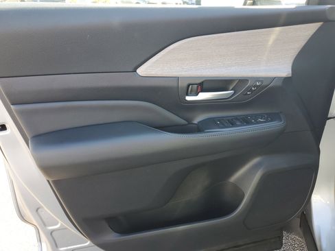 Used 2024 Toyota Grand Highlander Limited image 21